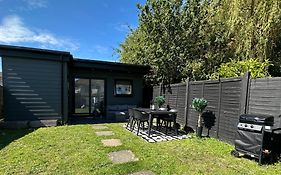 2 Bedroom Garden Studio In Cambridge City Centre With Parking